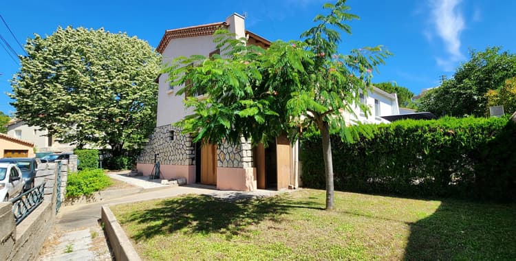 Maison de ville avec jardin et garage