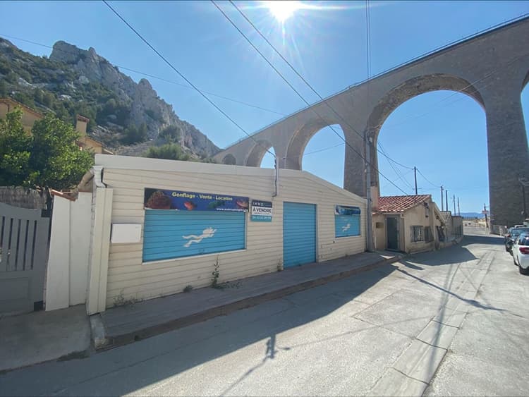 MURS d'un Local commercial toutes activités à vendre à LA VESSE 13740 LE ROVE