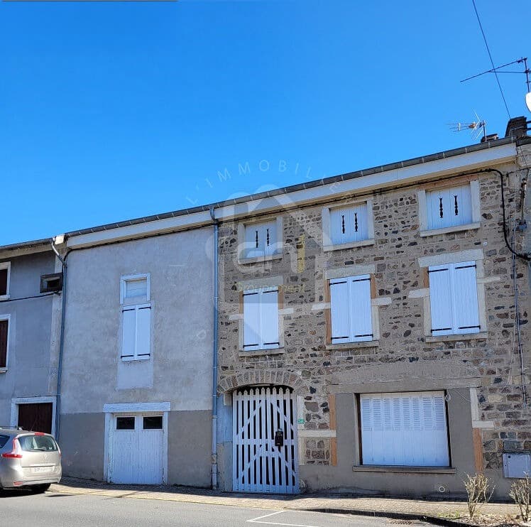 Maison en pierre avec terrain et vue campagne