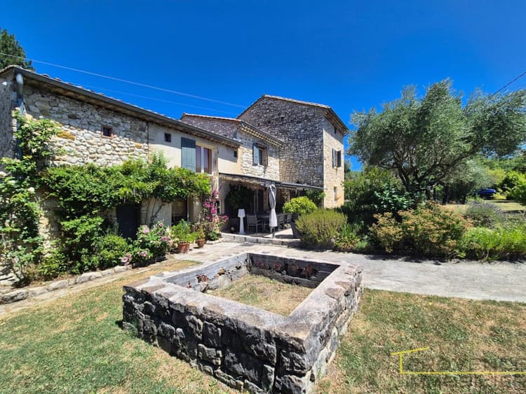 Maison en pierre avec piscine et grand terrain arboré de 5 8