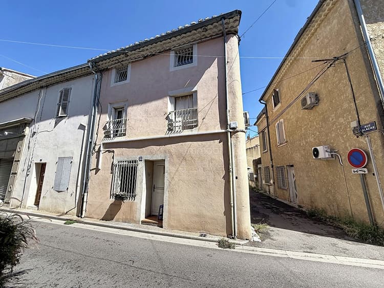 Appartement 93 m2 cour/parking 25m²
