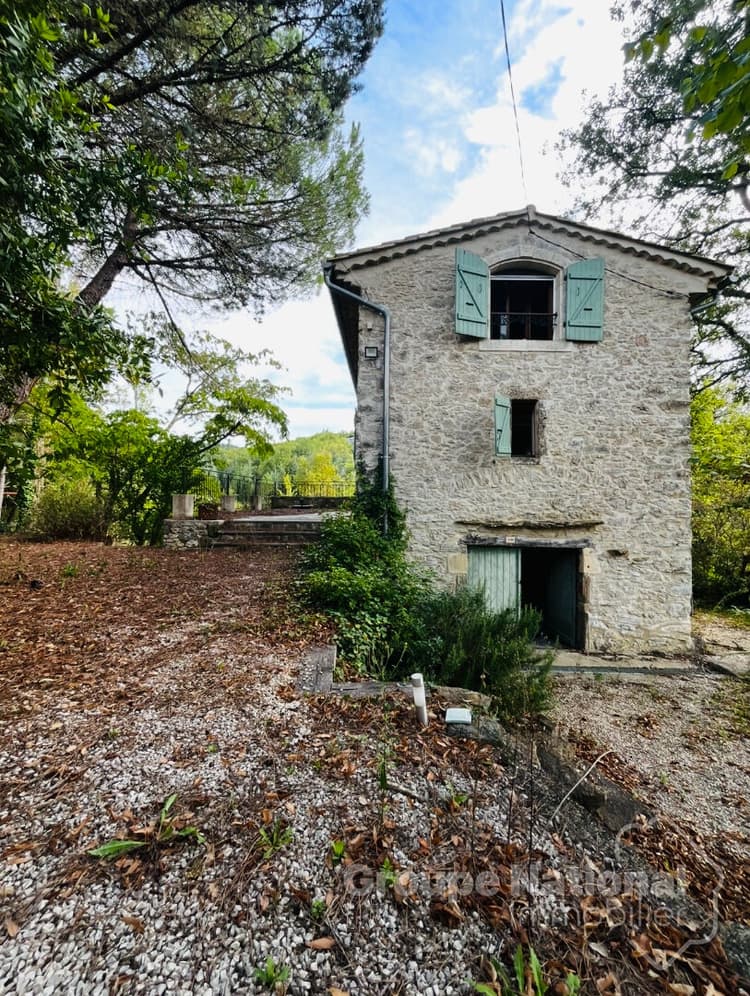 Mas en pierres de 95.6 m2 à moins de 10 minutes de Goudargues
