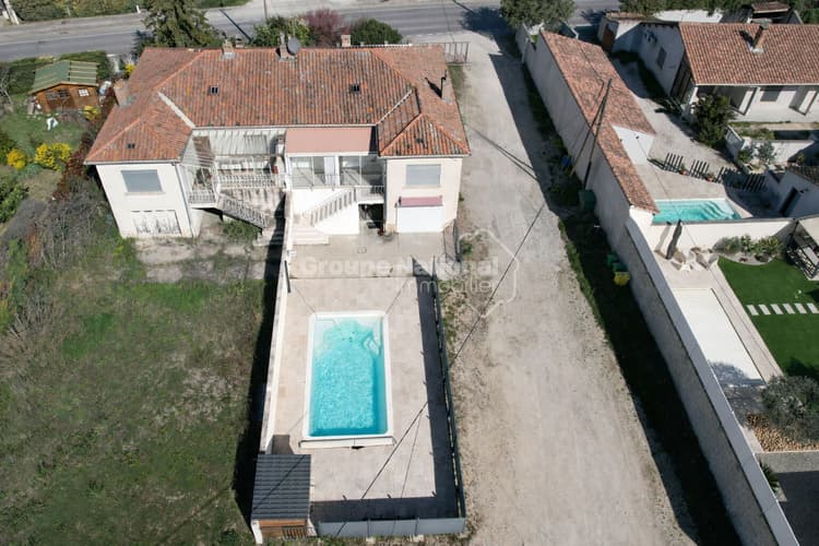 Spacieuse maison lumineuse avec piscine et logement indépendant -162 m²