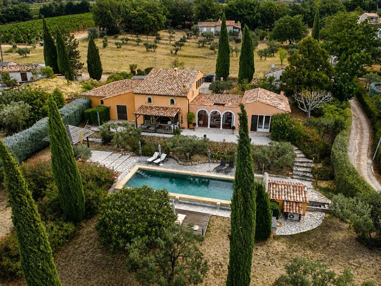 Aups - Propriété de caractère avec patio, piscine et bastidon indépendant