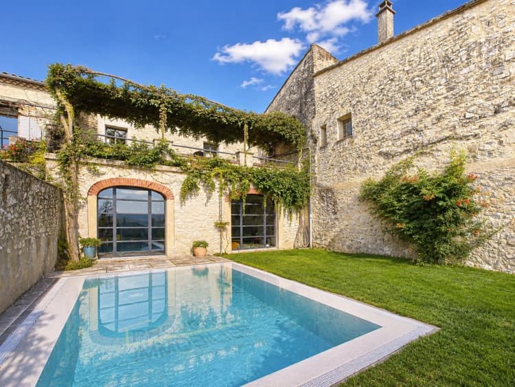 Maison de village avec jardin, piscine et terrasse Puygiro