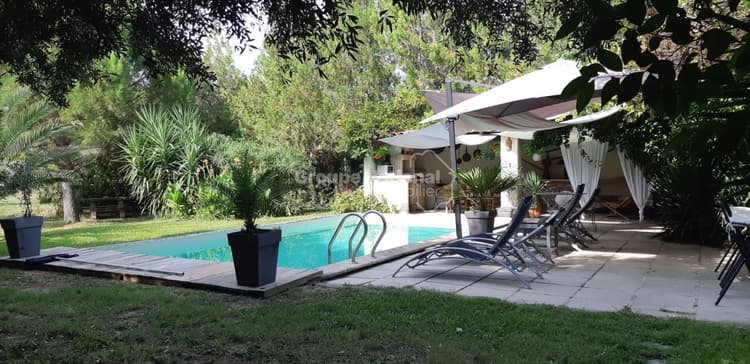 Maison Tarascon 4 pièce(s) 156 m2, piscine, hangar, terrain 2400 m2