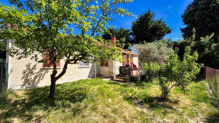 À Entraigues-Sur-La-Sorgue, villa avec terrasse 5 pièces 110
