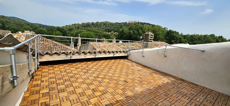 Charmant T3 en duplex avec terrasse et place privative à Flassa