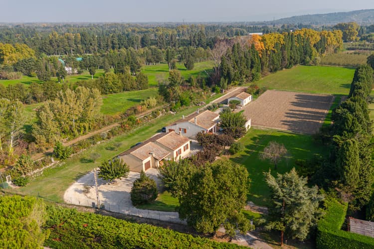 NOUVEAU ! Plan d'Orgon Belle propriété de 2 maisons sur 8500m² de…