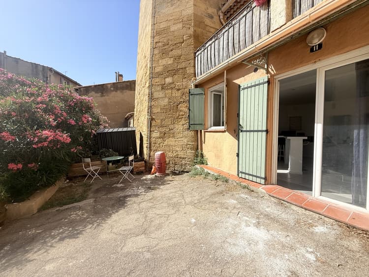 CHARME DE L'ANCIEN T2 ENTIÈREMENT RÉNOVÉ AVEC EXTÉRIEUR