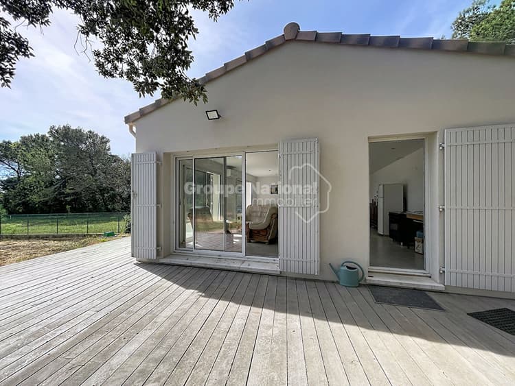 Maison avec studio indépendant et hangar - UCHAUX