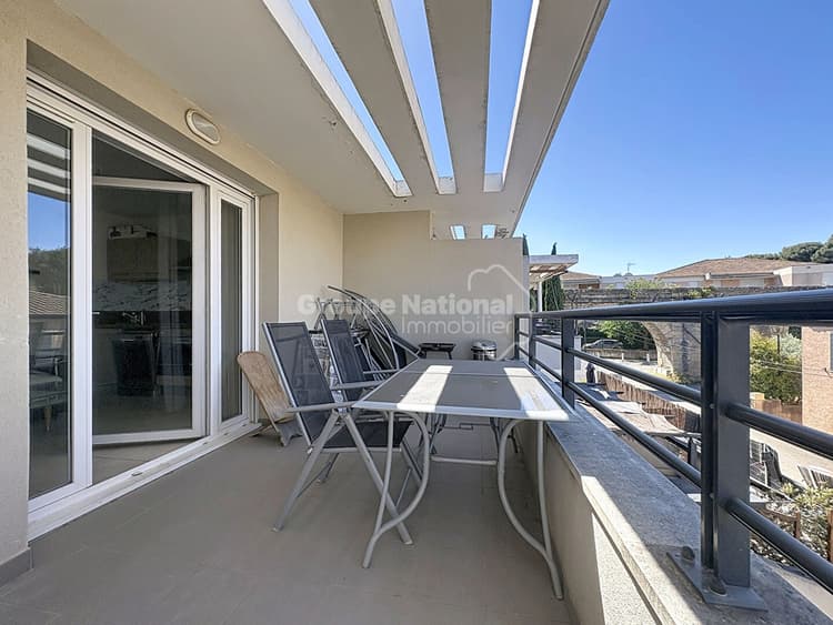 Appartement Saint Chamas 2 pièce(s) 38.87 m2 avec terrasse et place de stationnement en sous-sol
