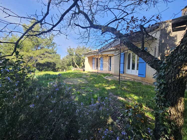 VENASQUE VILLA DE PLAIN-PIED SUR UN TERRAIN 1079 M² — POSITION DOMINANTE SANS VIS A VIS