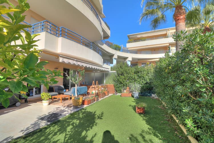 Antibes – Quartier Jules Grec – Superbe 2/3 pièces rénové en rez