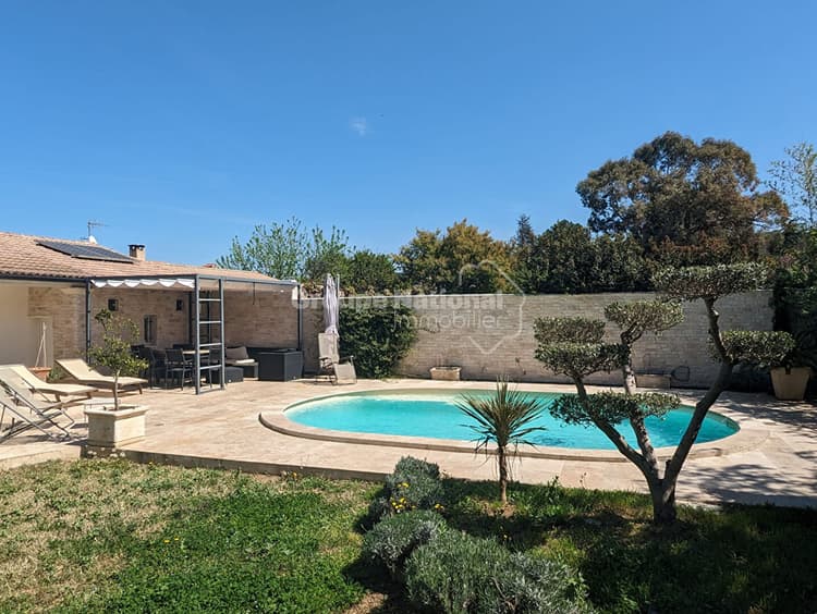 Maison de plain pied de 122m² avec piscine et forage