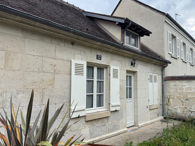 UNIQUE QUARTIER DES AVENUES PETITE MAISON EN PIERRE