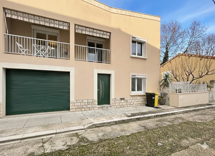 A VENDRE AVIGNON (84000) à 300M DES REMPARTS : charmante maison indépendante - 6 pièces avec cour et garage!