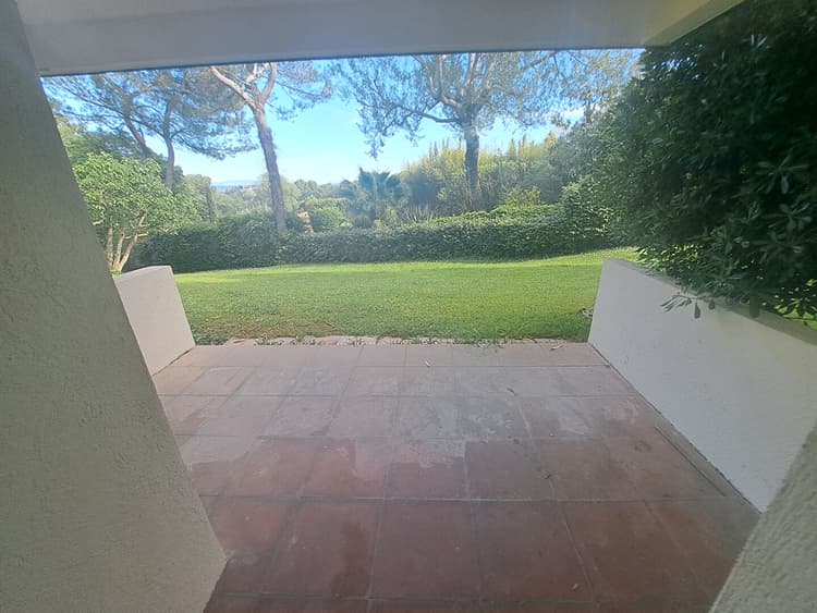 Appartement Villeneuve Les Avignon 1 pièce(s) 25.37 m2 - Terrasse - Place de parking