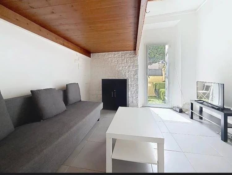 Studio meublé avec mezzanine stationnement et cave