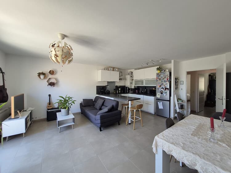 A VENDRE UN APPARTEMENT T3 RDC A LA COURONNE PROCHE CENTRE