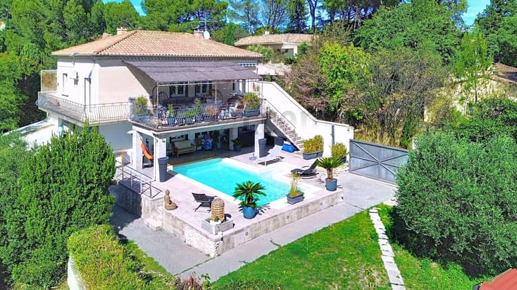 Les Angles : Villa avec vue, emplacement exceptionnel en quartier privilégié