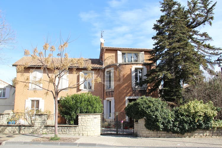 A VENDRE - EXCLUSIVITE - SARRIANS - ENSEMBLE IMMOBILIER AVEC HANGAR