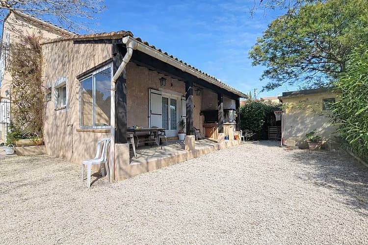 Maison T6 individuelle de 142 m2 sur terrain de 723 m2 avec piscine