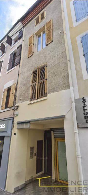 Immeuble de rapport avec local commercial + 2 appartements à