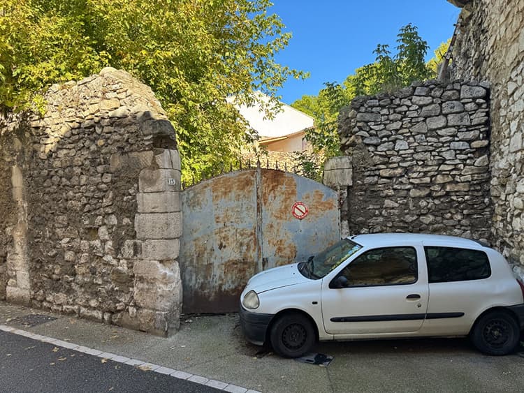 Terrain Constructible centre village Orgon