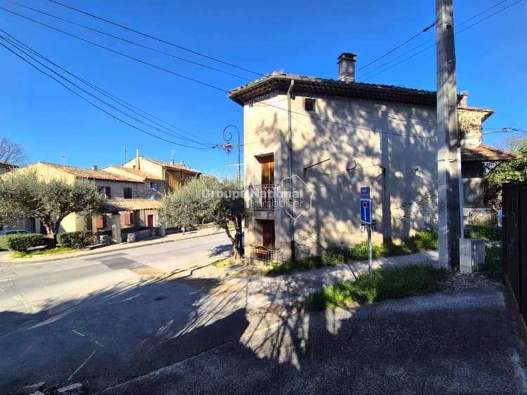 PERNES-LES-FONTAINES - MAISON DE VILLAGE A RENOVER DE 200 M²
