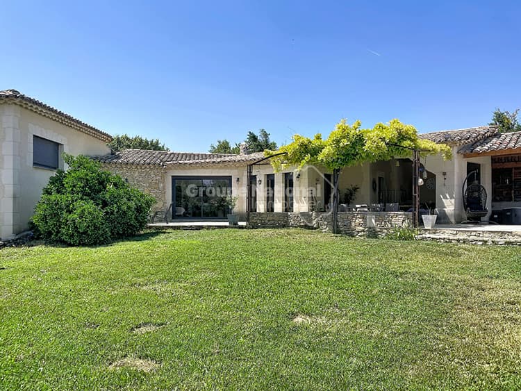 À vendre - Superbe maison atypique à Sainte-Cécile-les-Vignes