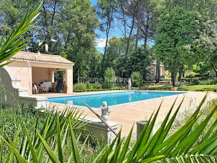 Maison Piolenc 146 m² , 4 chambres, terrain de 4 003 m² avec piscine et garage