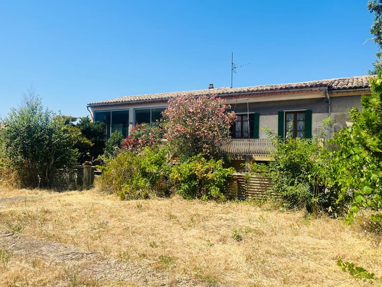 Ensemble immobilier de 173m2 sur 2361m2 de terrain à Saint André d'Olérargues