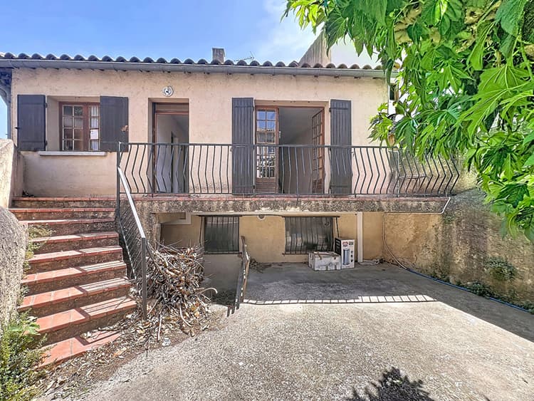 Appartement Rochefort Du Gard 4 pièce(s) 90 m2 + cour
