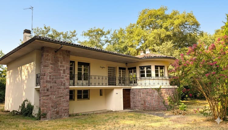 Très belle villa cossue 9 pièces sur parc 1646 m² à Mont de Marsan