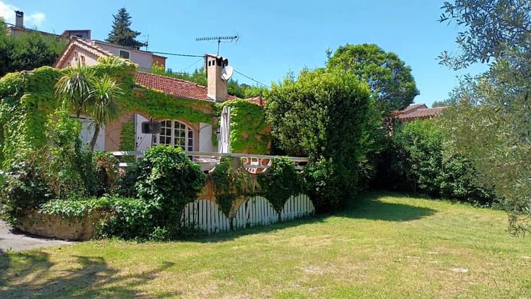 Mougins - Charmante Maison de Plain-pied à Rénover