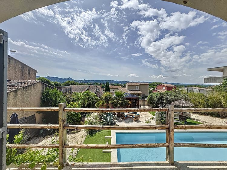 Propriété de charme avec vue dominante sur les Alpilles