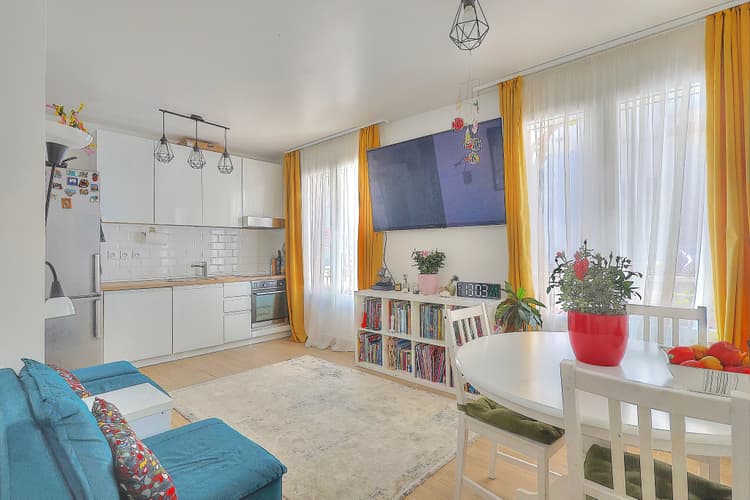 ANTIBES – 3 PIÈCES ENTIÈREMENT RÉNOVÉ À L’ENTRÉE DU VIEIL ANTIBE