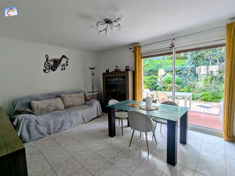 TOULON OUEST - APPARTEMENT T4 REZ DE JADIN DE 74 M² - TERRASSE - JARDIN - CAVE -GARAGE