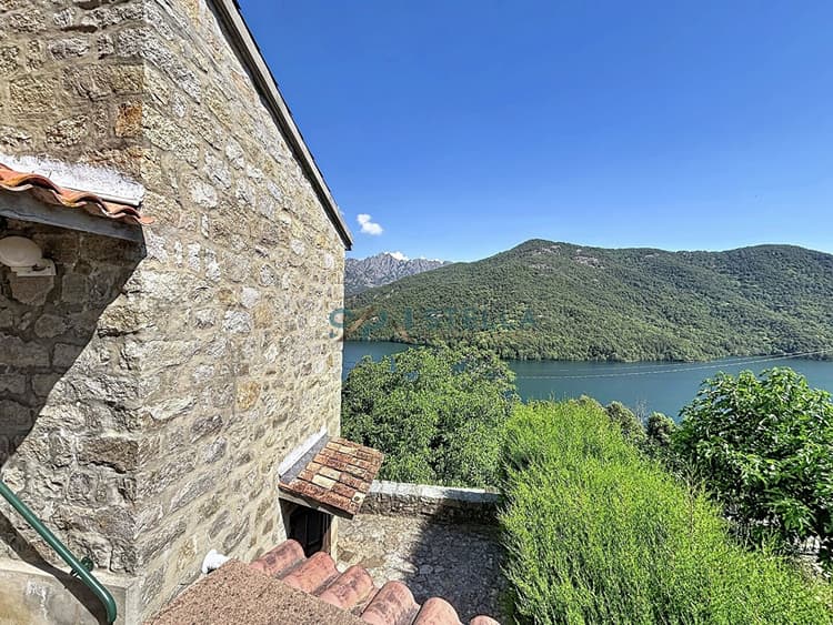 Maison à louer havre de paix à Tolla avec vue sur le lac