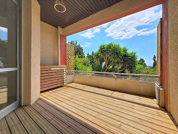 EXCLUSIVITE GRASSE : TRES BEAU LOFT AVEC APERCU MER