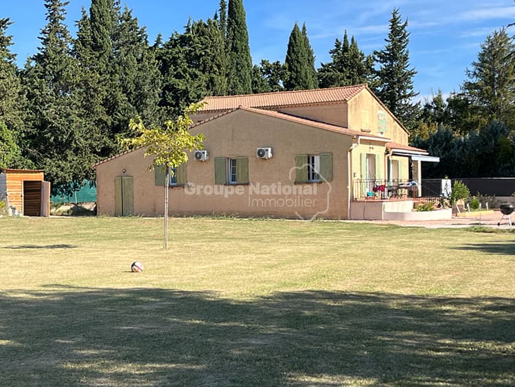 A VENDRE SARRIANS - MAISON - PISCINE - JARDIN