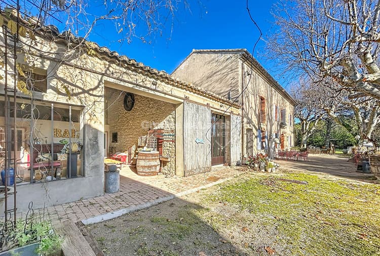 Mas de ville exceptionnel, Carpentras, 445m², dépendances, piscine, sauna, terrain 1 hectare.