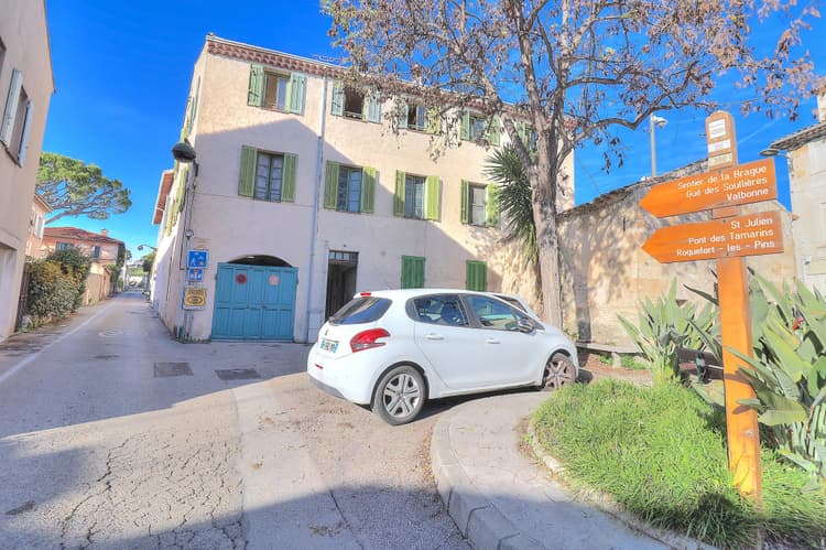 Maison de caractère à rénover – Vue mer & village – Biot Village