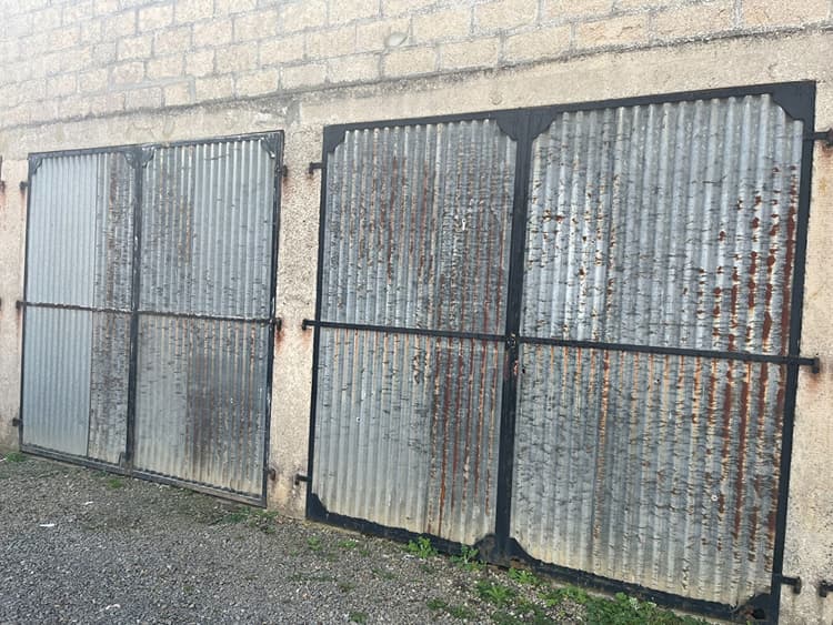 Sourdeval : ensemble de 2 garages / box
