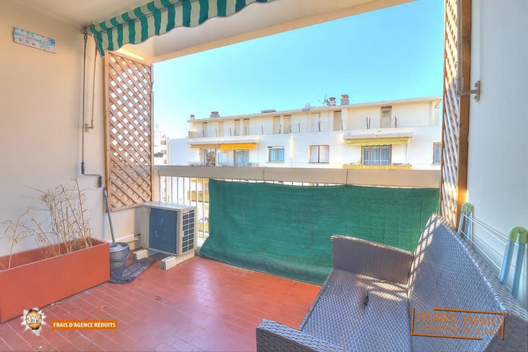 JUAN LES PINS Spacieux Studio aux pieds des plages