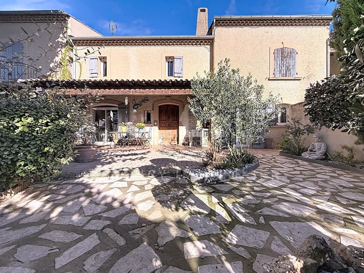 Mas 140m² terrain 240m² cave à vin