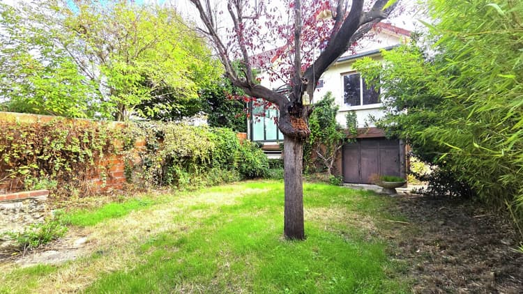 HOUILLES**Maison 3 Chambres + Bureau Jardin arboré, sous-sol et dépendance