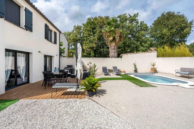Maison contemporaine de 2022 à 10 min avec piscine et garage d'Uzès