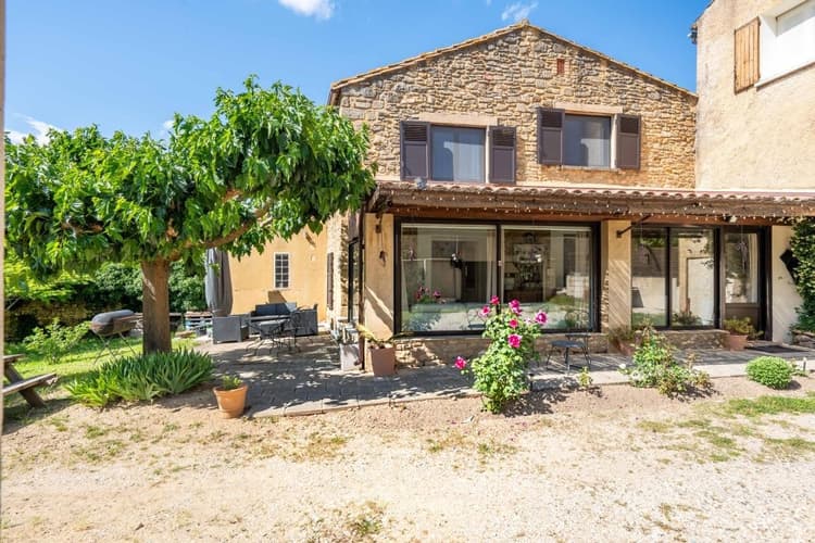Charmante maison de village avec jardin, proche d'Uzès